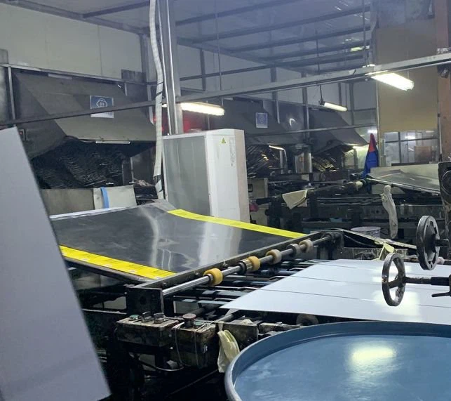 Plekist läbipaistva värvimise protsess